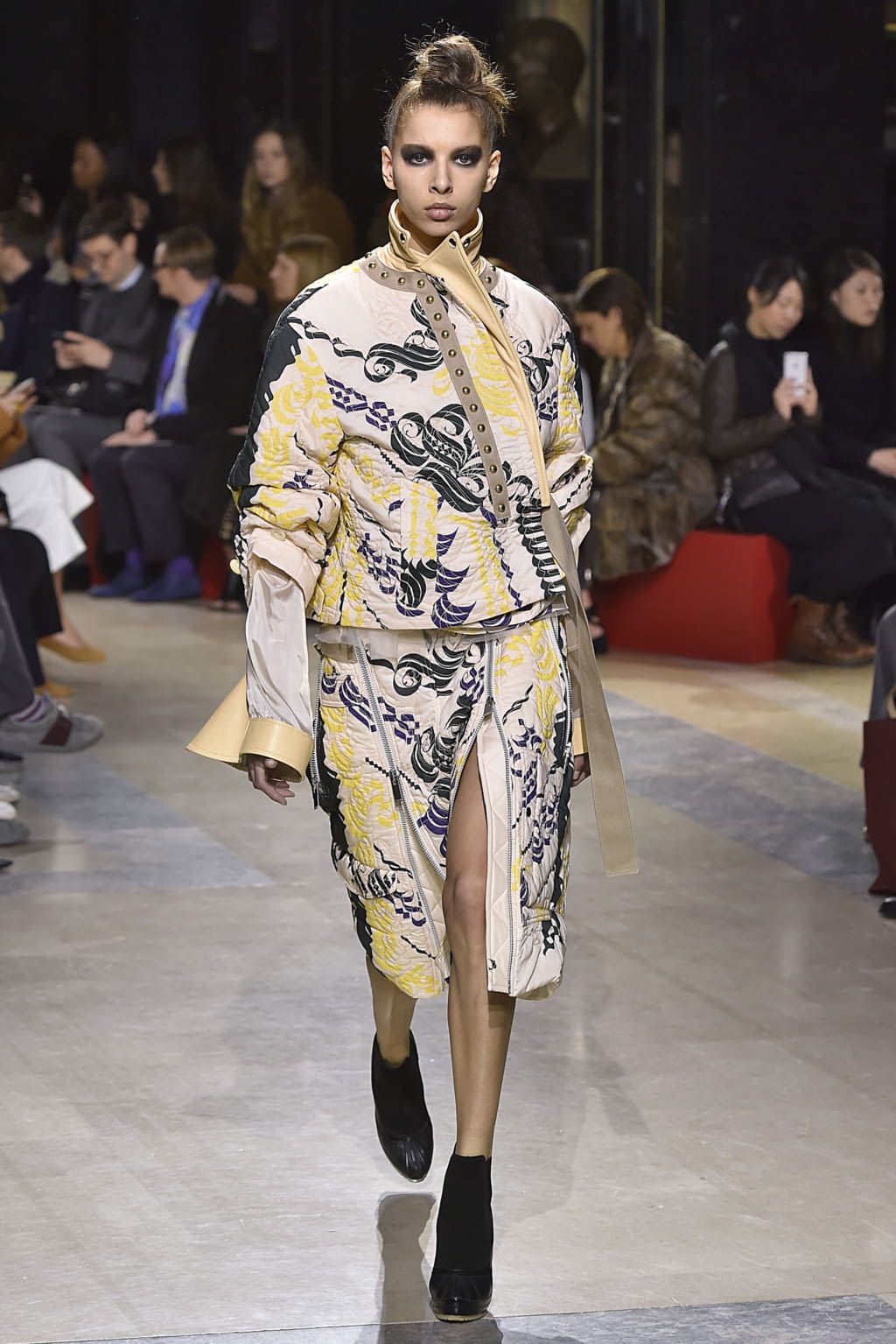 Fashion Week Paris Fall/Winter 2016 look 14 from the Sacai collection womenswear