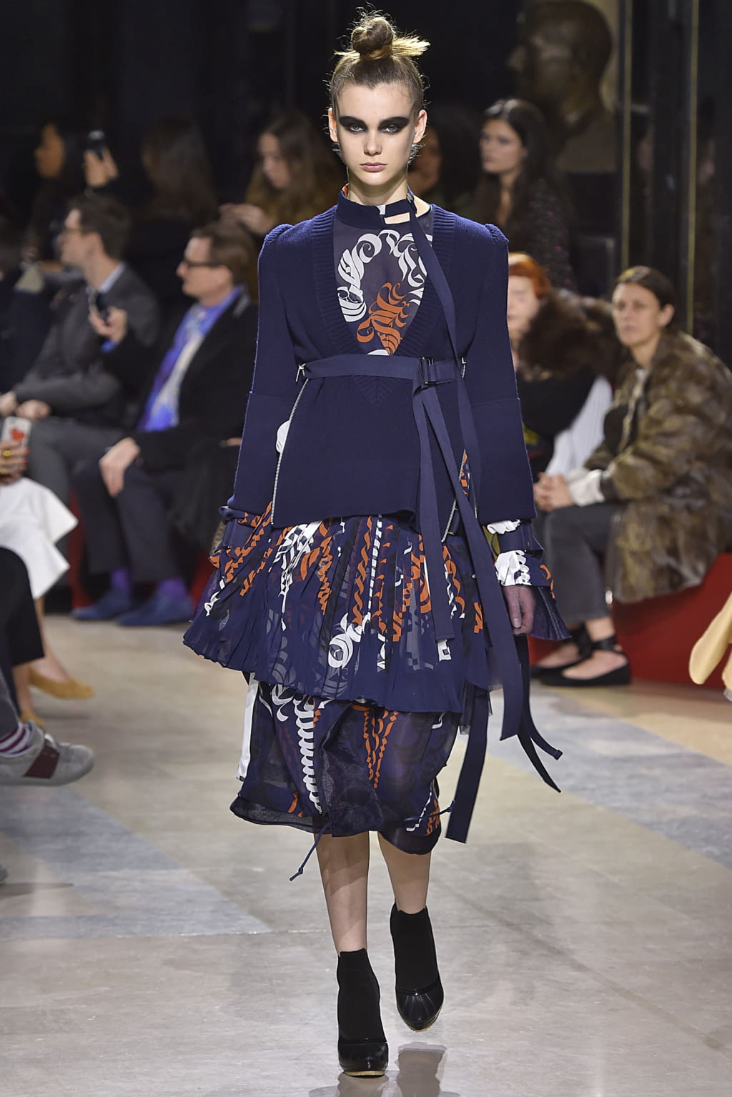 Fashion Week Paris Fall/Winter 2016 look 18 de la collection Sacai womenswear