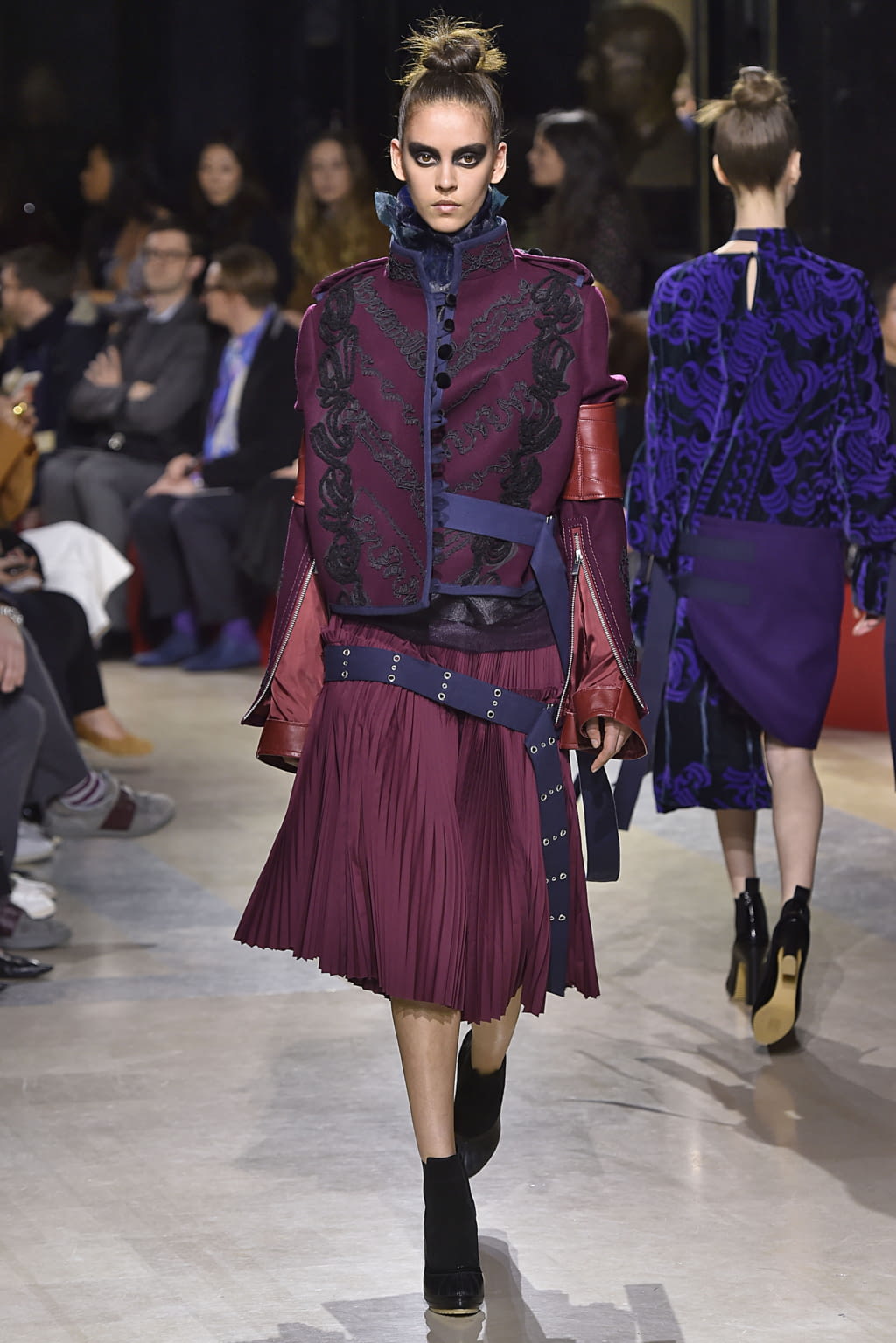Fashion Week Paris Fall/Winter 2016 look 26 from the Sacai collection 女装