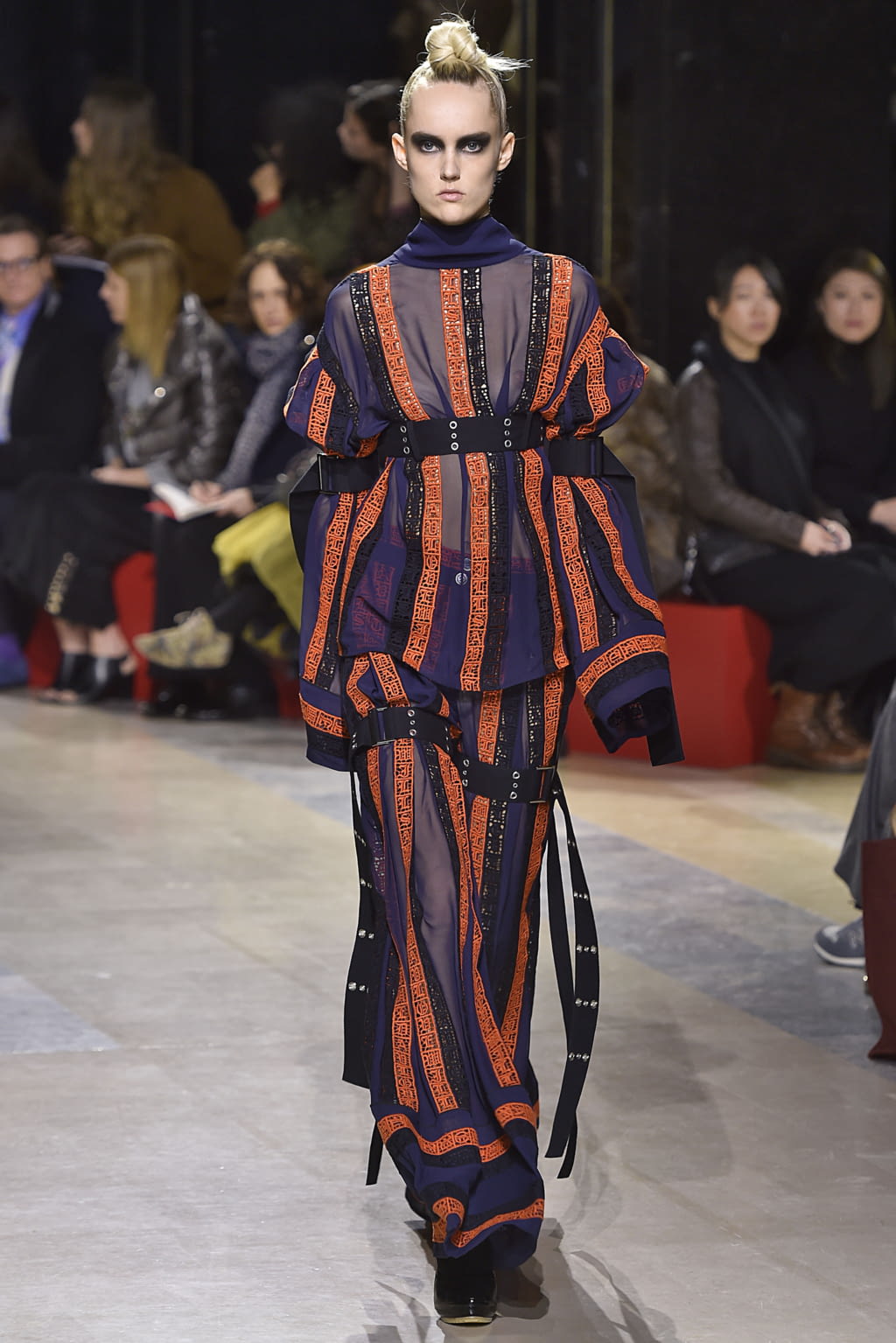 Fashion Week Paris Fall/Winter 2016 look 33 de la collection Sacai womenswear