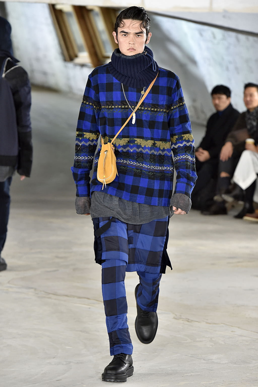 Fashion Week Paris Fall/Winter 2018 look 19 from the Sacai collection menswear