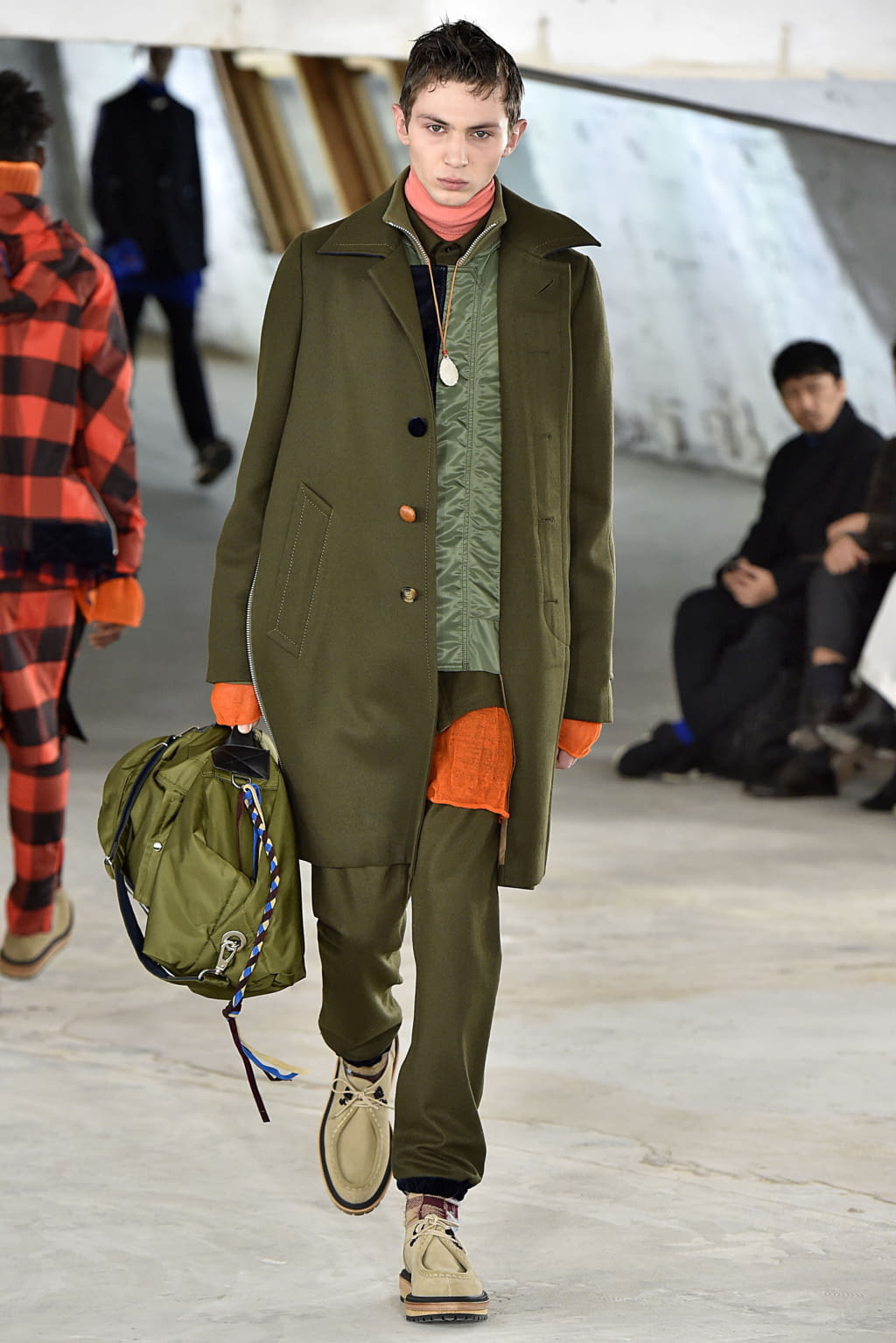 Fashion Week Paris Fall/Winter 2018 look 26 from the Sacai collection menswear