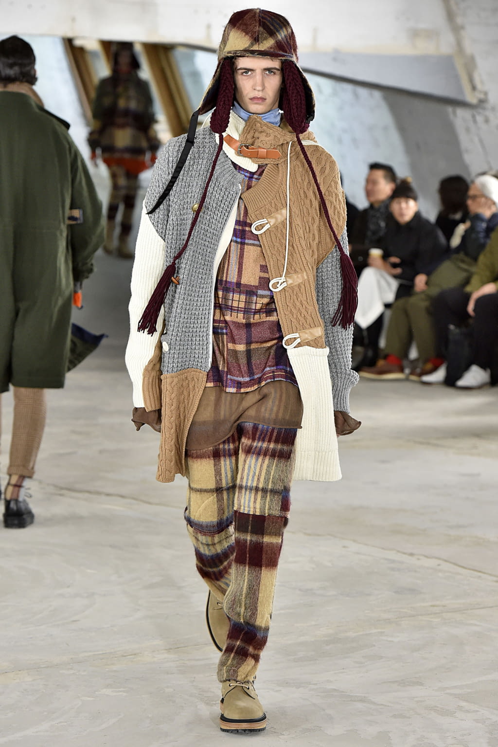 Fashion Week Paris Fall/Winter 2018 look 35 from the Sacai collection menswear