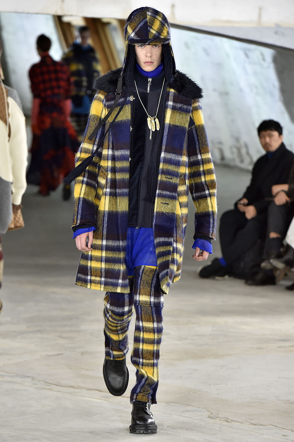 Fashion Week Paris Fall/Winter 2018 look 39 from the Sacai collection menswear