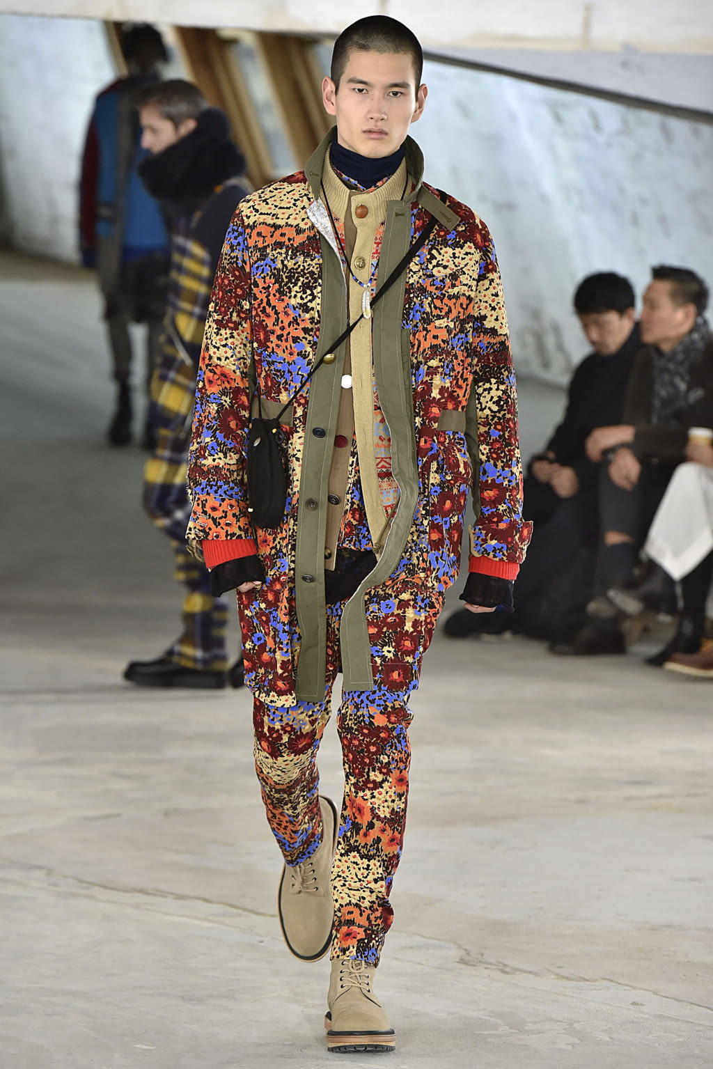 Fashion Week Paris Fall/Winter 2018 look 43 from the Sacai collection 男装