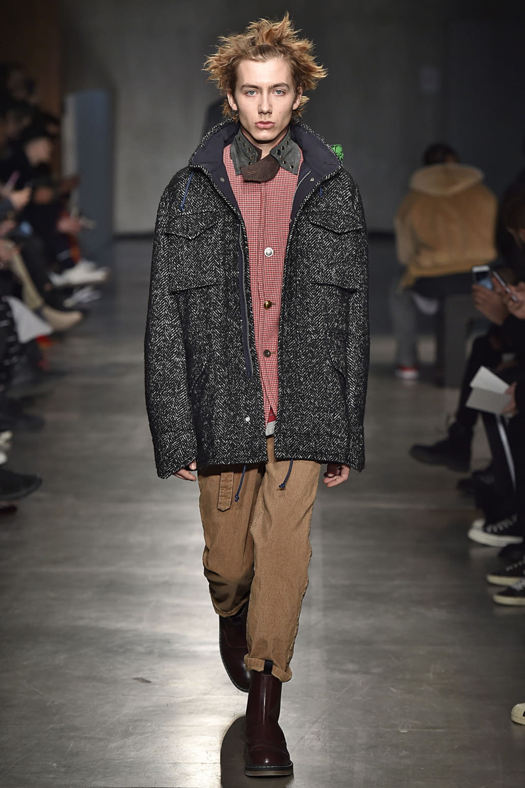 Fashion Week Paris Fall/Winter 2017 look 1 from the Sacai collection 男装