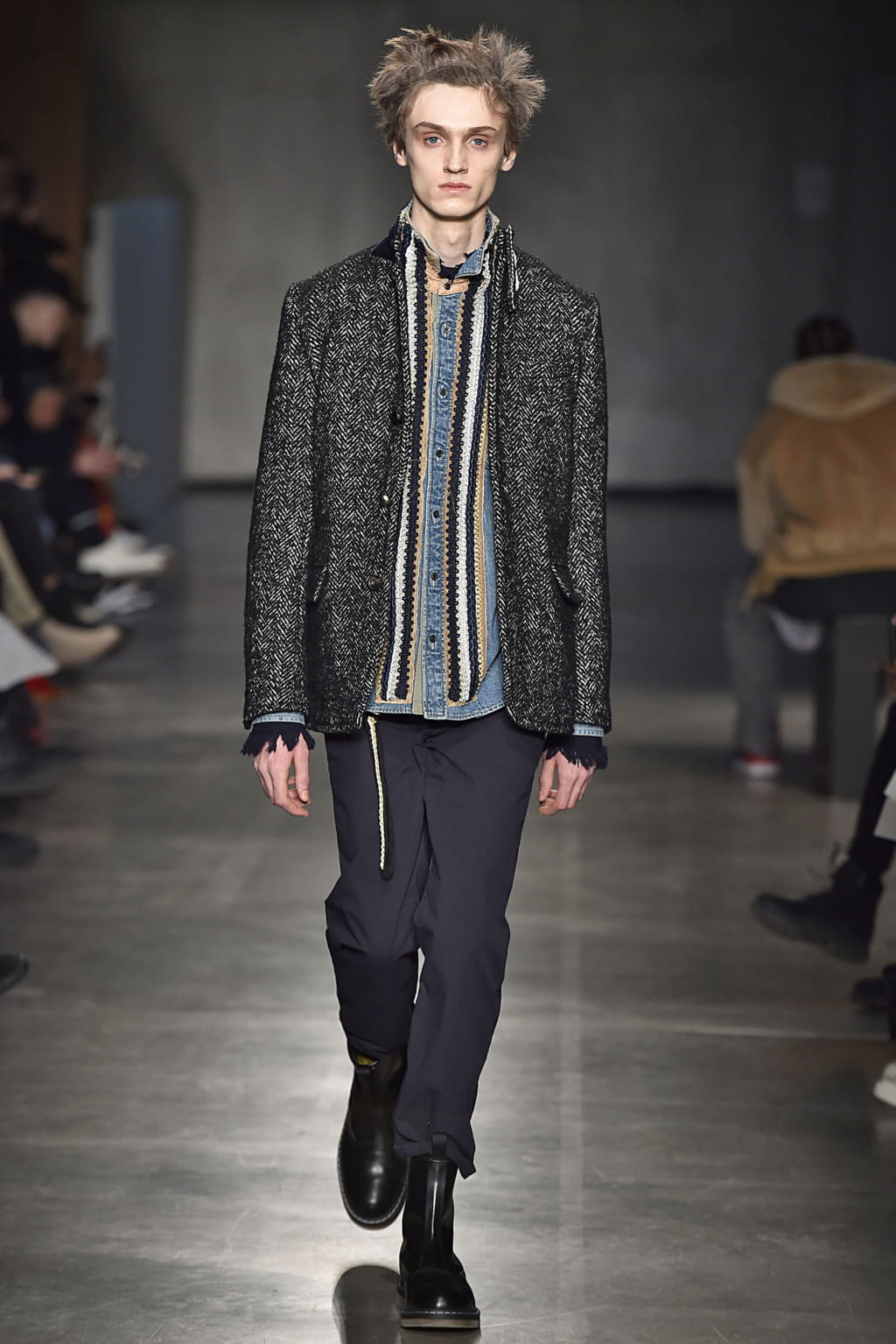 Fashion Week Paris Fall/Winter 2017 look 2 from the Sacai collection 男装