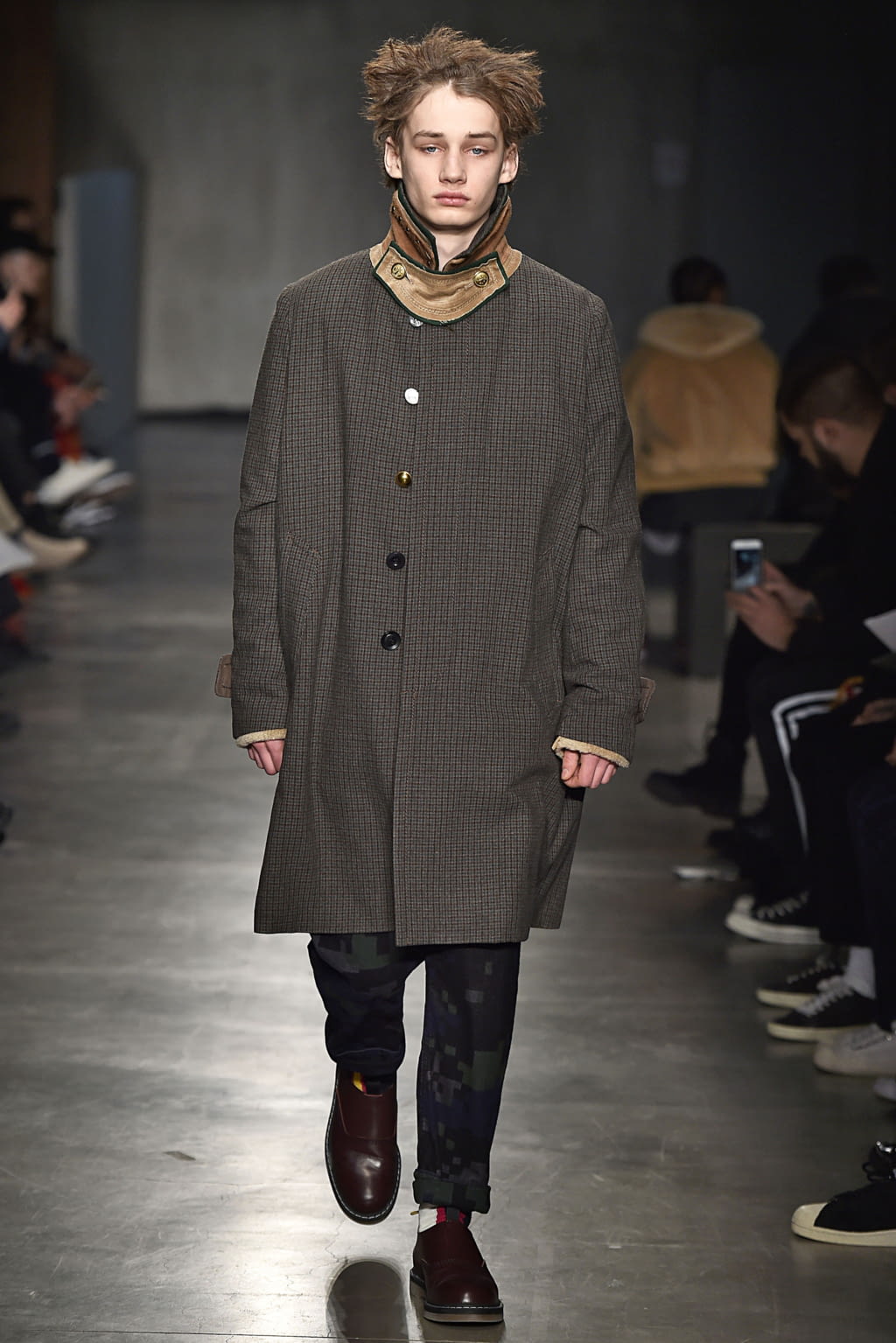 Fashion Week Paris Fall/Winter 2017 look 10 from the Sacai collection menswear