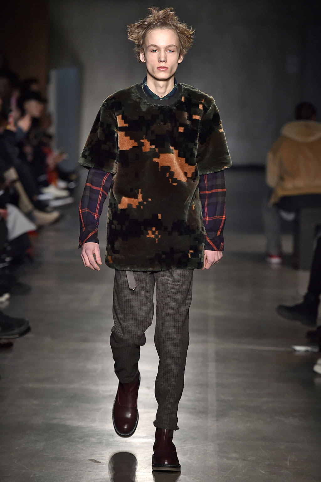 Fashion Week Paris Fall/Winter 2017 look 14 from the Sacai collection menswear