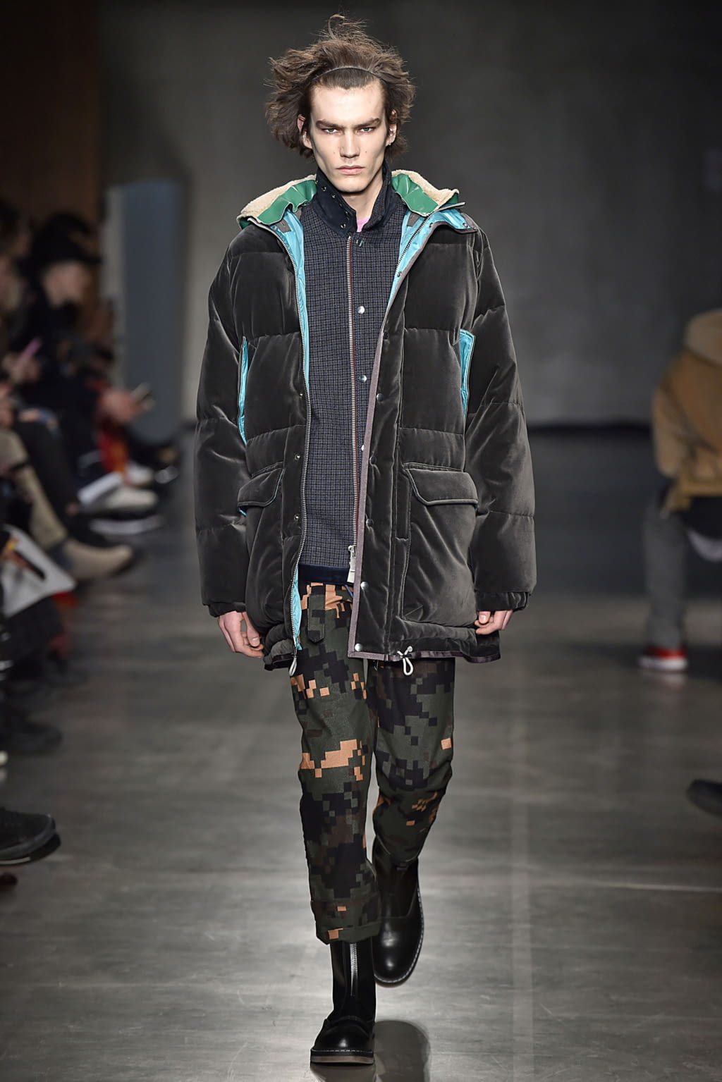 Fashion Week Paris Fall/Winter 2017 look 15 from the Sacai collection 男装