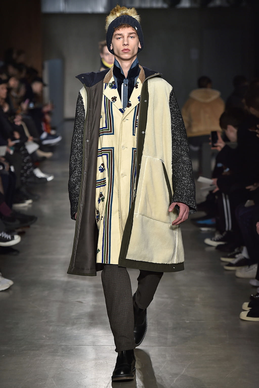 Fashion Week Paris Fall/Winter 2017 look 32 from the Sacai collection menswear