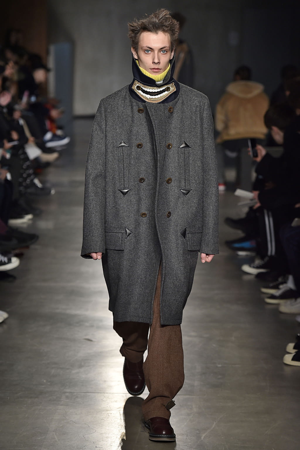 Fashion Week Paris Fall/Winter 2017 look 33 from the Sacai collection menswear