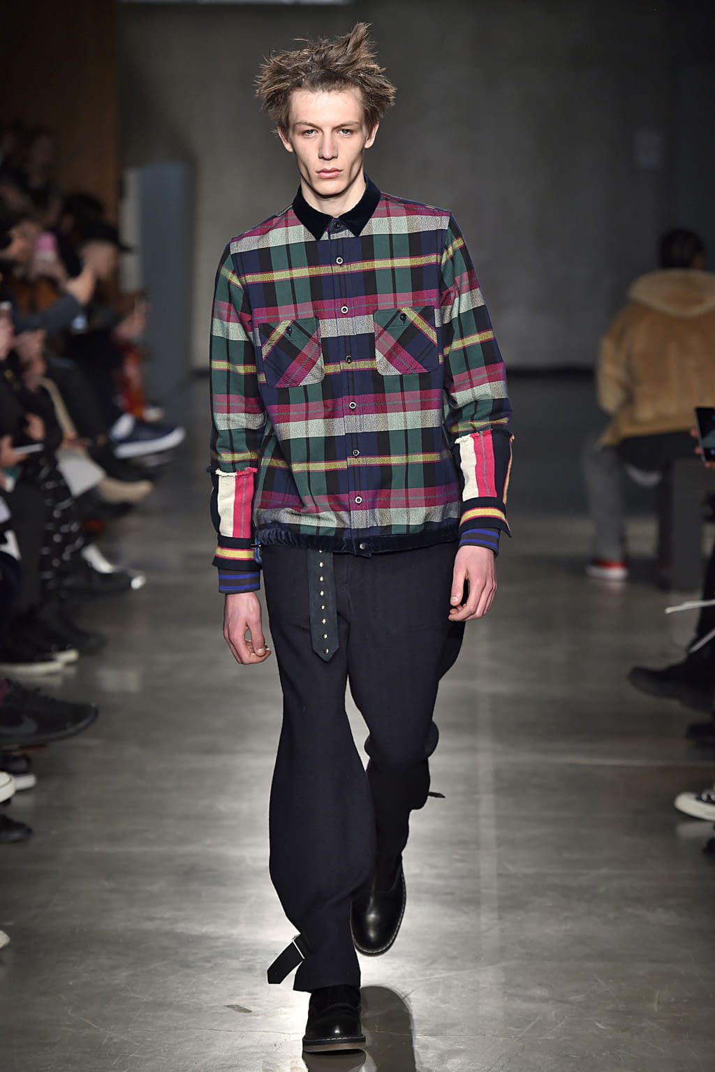 Fashion Week Paris Fall/Winter 2017 look 36 from the Sacai collection 男装