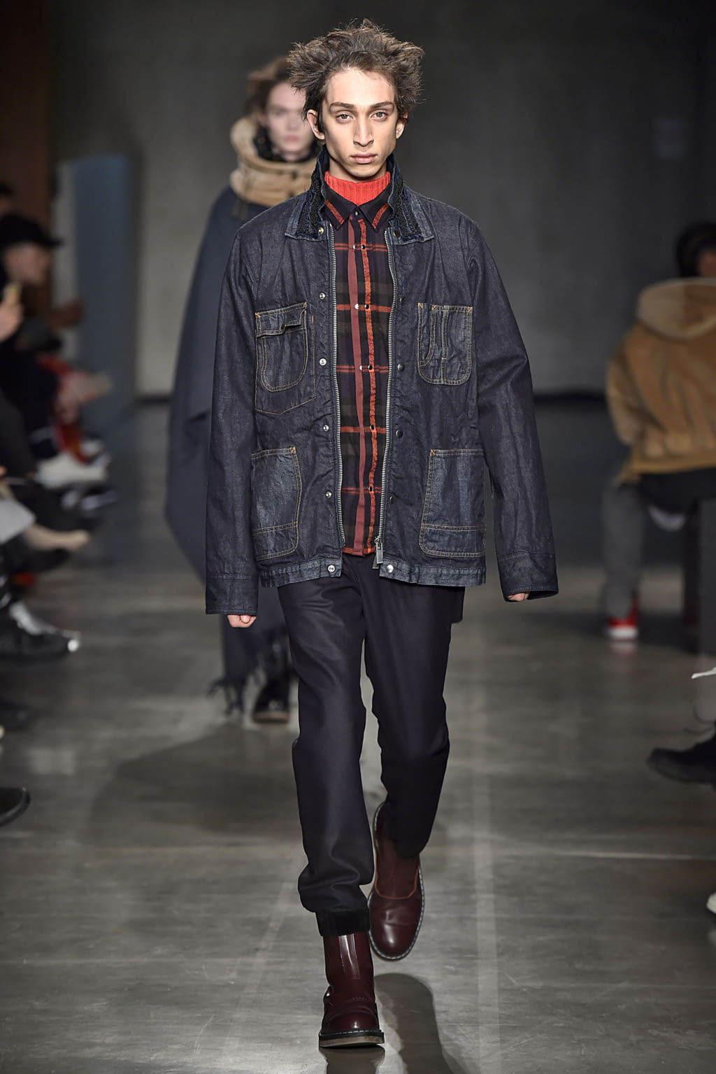 Fashion Week Paris Fall/Winter 2017 look 38 from the Sacai collection 男装