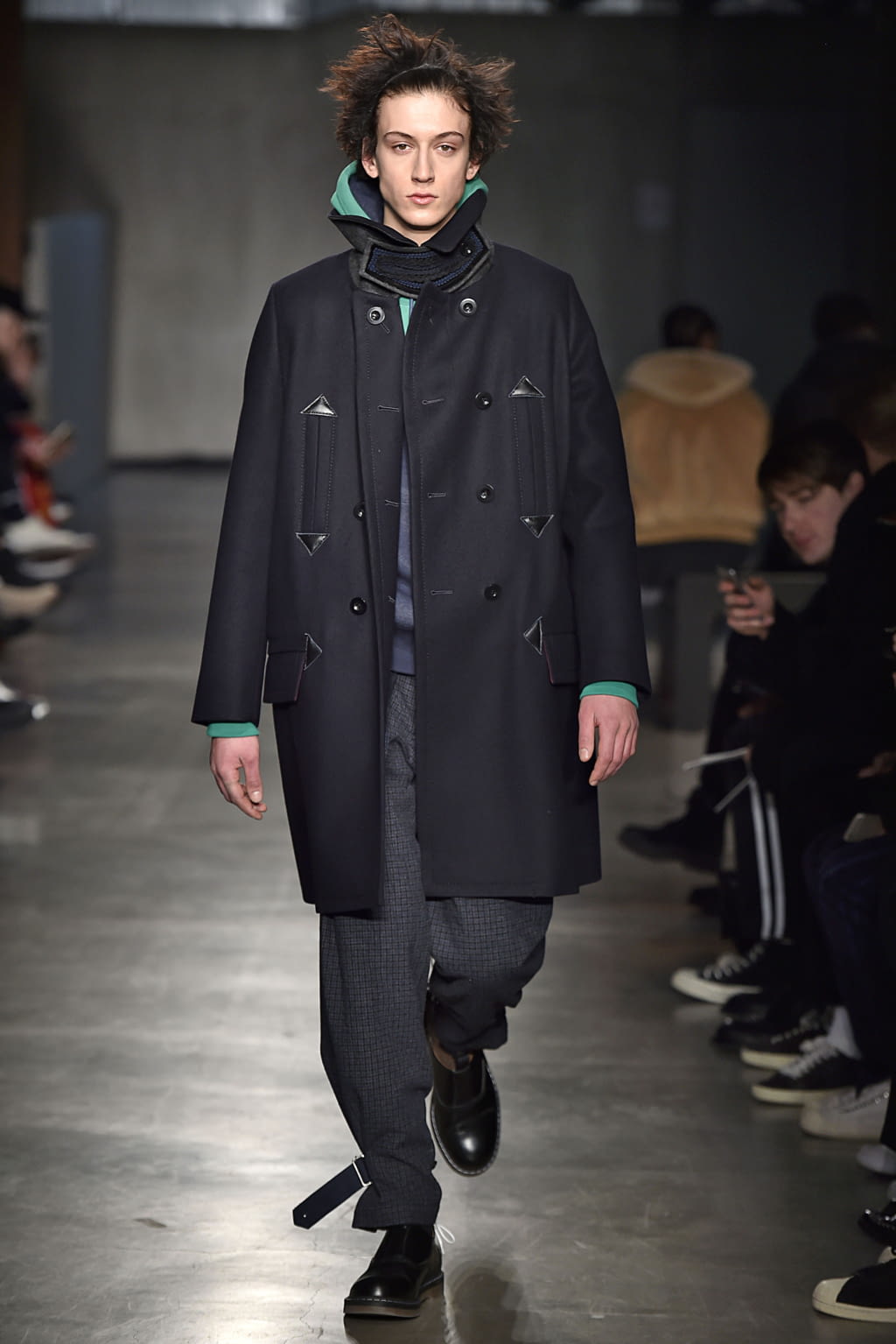 Fashion Week Paris Fall/Winter 2017 look 42 from the Sacai collection 男装