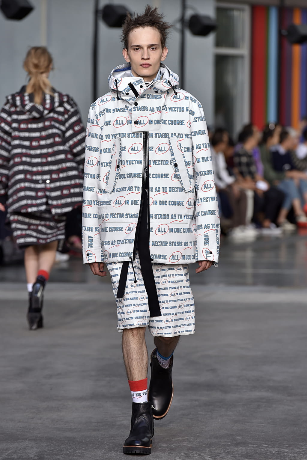 Fashion Week Paris Spring/Summer 2018 look 9 from the Sacai collection menswear