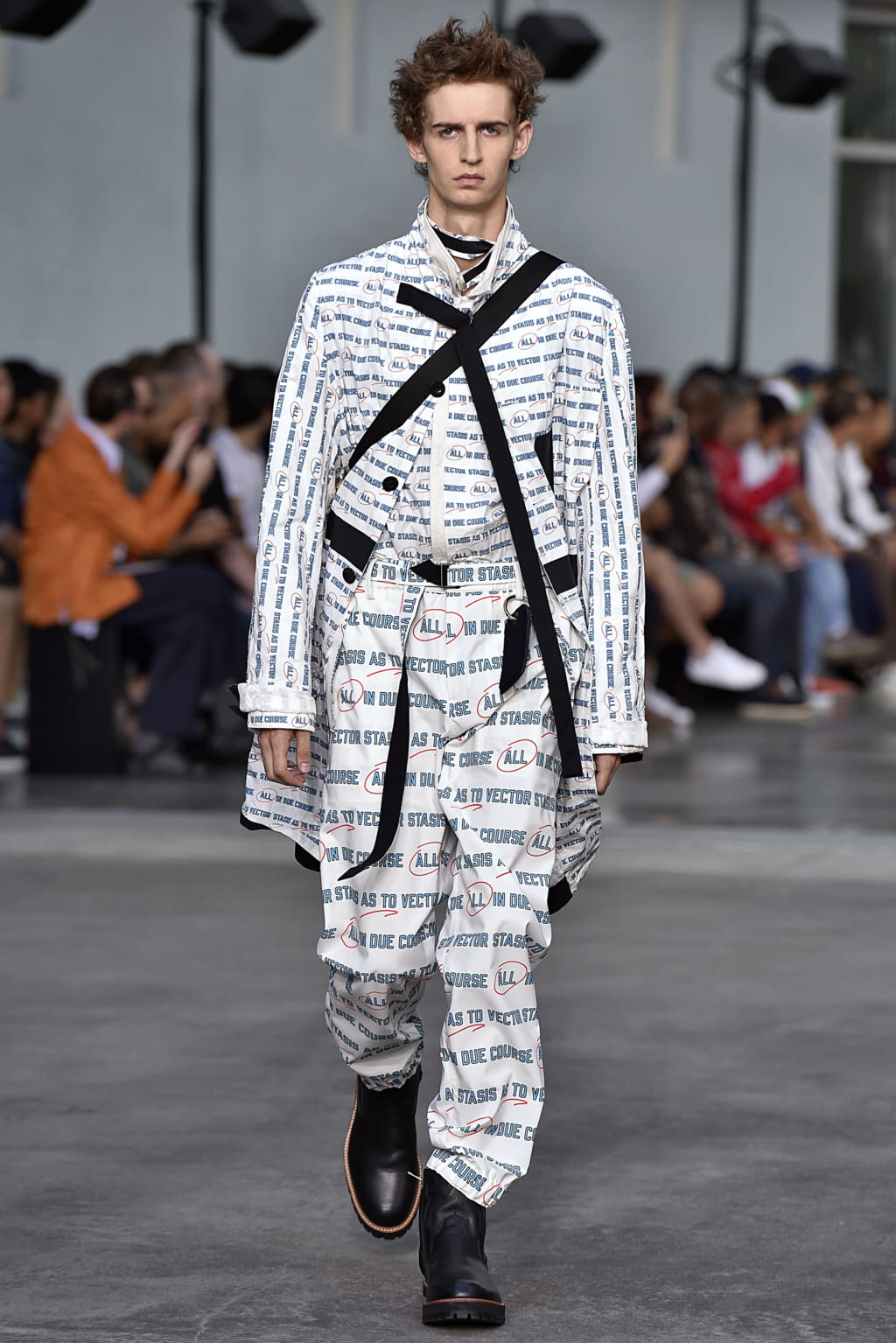 Fashion Week Paris Spring/Summer 2018 look 11 from the Sacai collection 男装