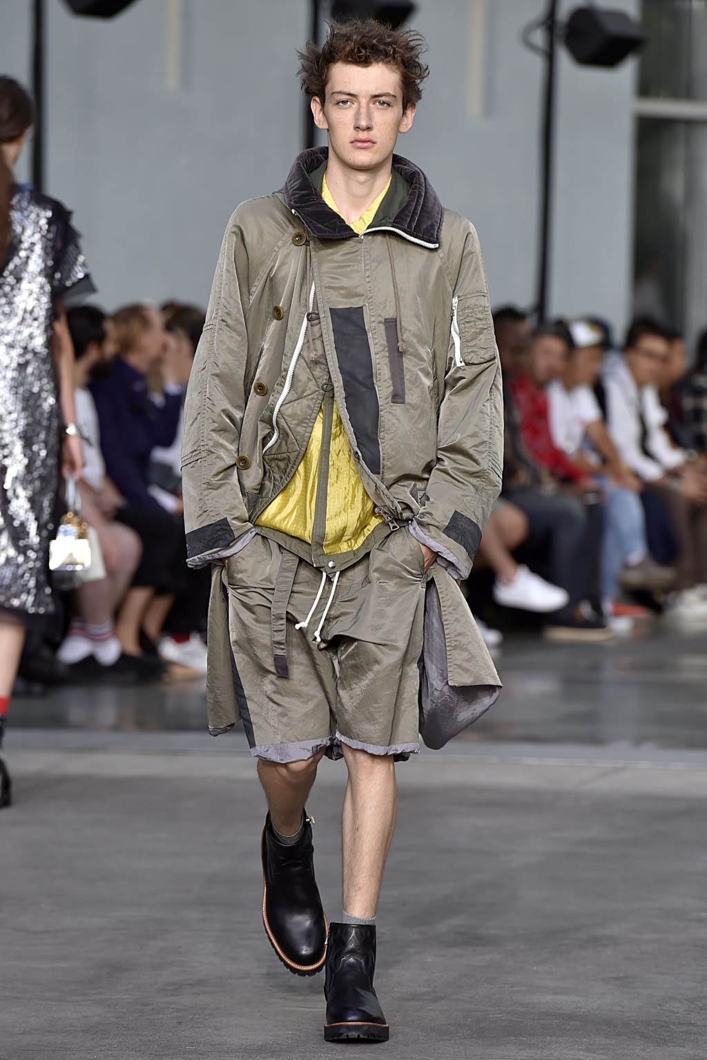 Fashion Week Paris Spring/Summer 2018 look 15 from the Sacai collection menswear