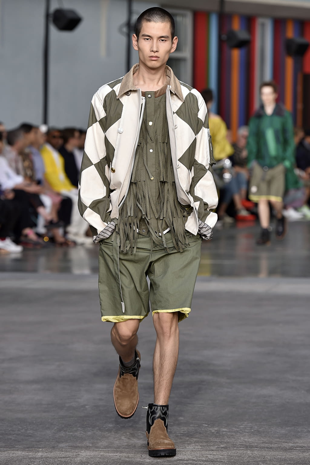 Fashion Week Paris Spring/Summer 2018 look 19 from the Sacai collection 男装