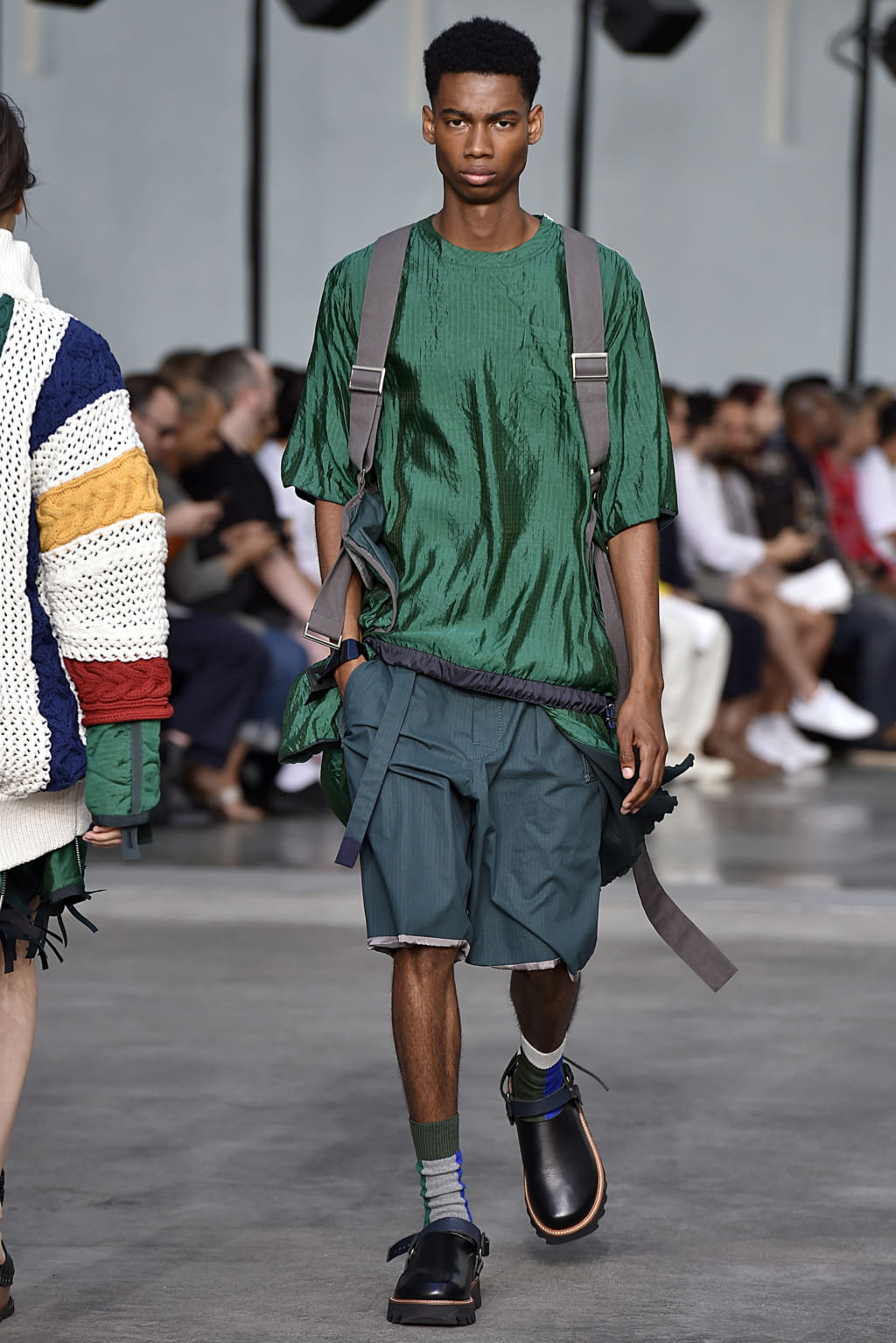 Fashion Week Paris Spring/Summer 2018 look 24 from the Sacai collection menswear