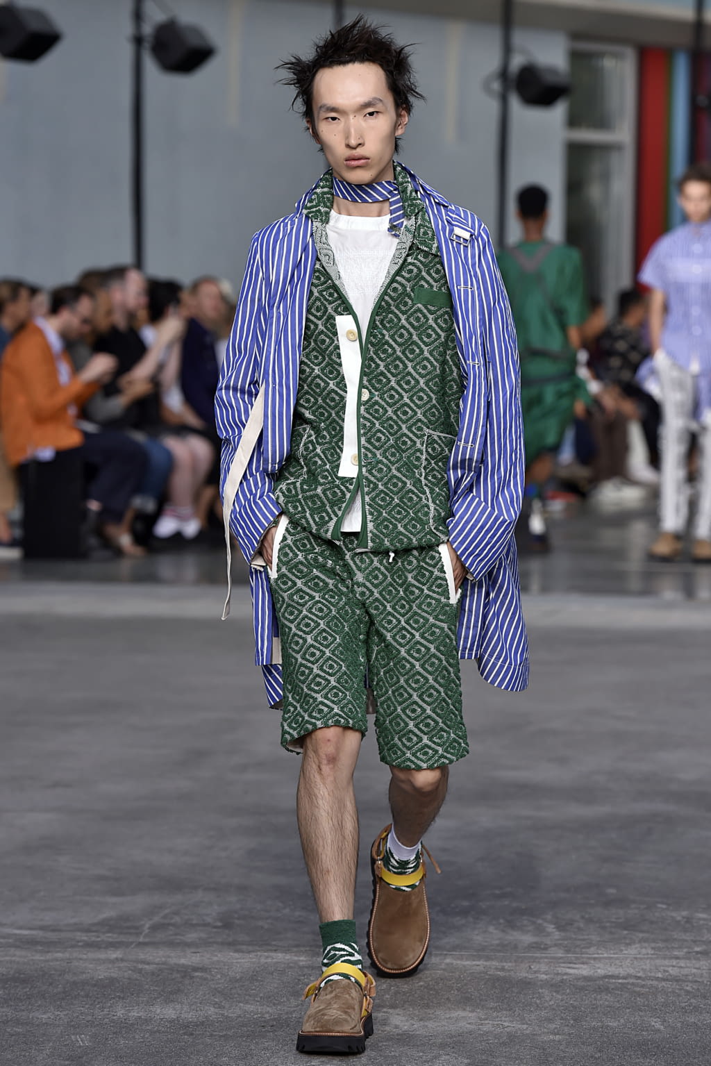 Fashion Week Paris Spring/Summer 2018 look 26 from the Sacai collection 男装