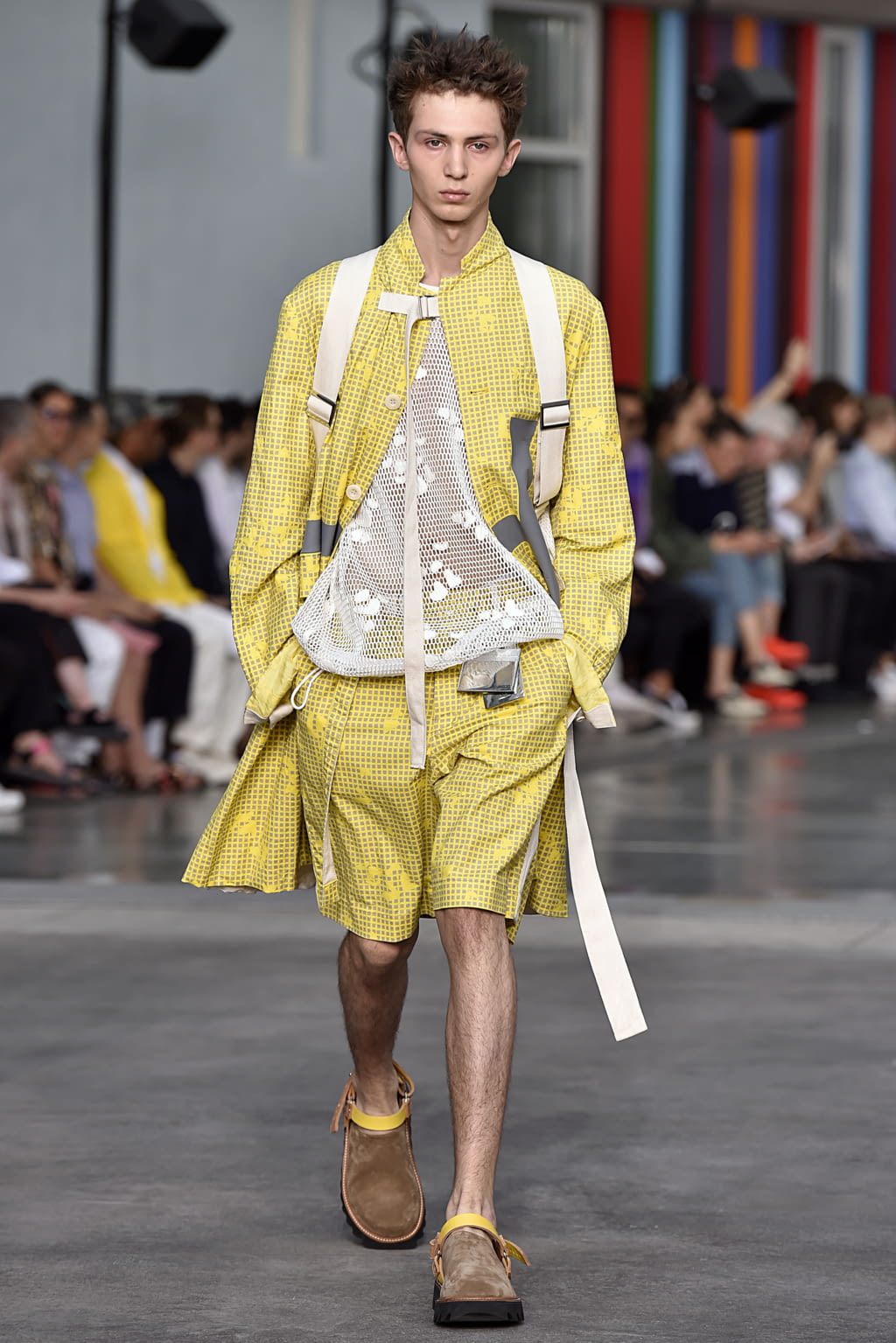 Fashion Week Paris Spring/Summer 2018 look 32 from the Sacai collection 男装