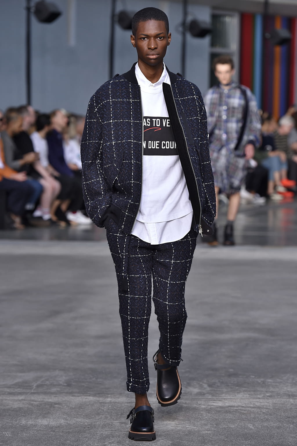 Fashion Week Paris Spring/Summer 2018 look 42 from the Sacai collection 男装