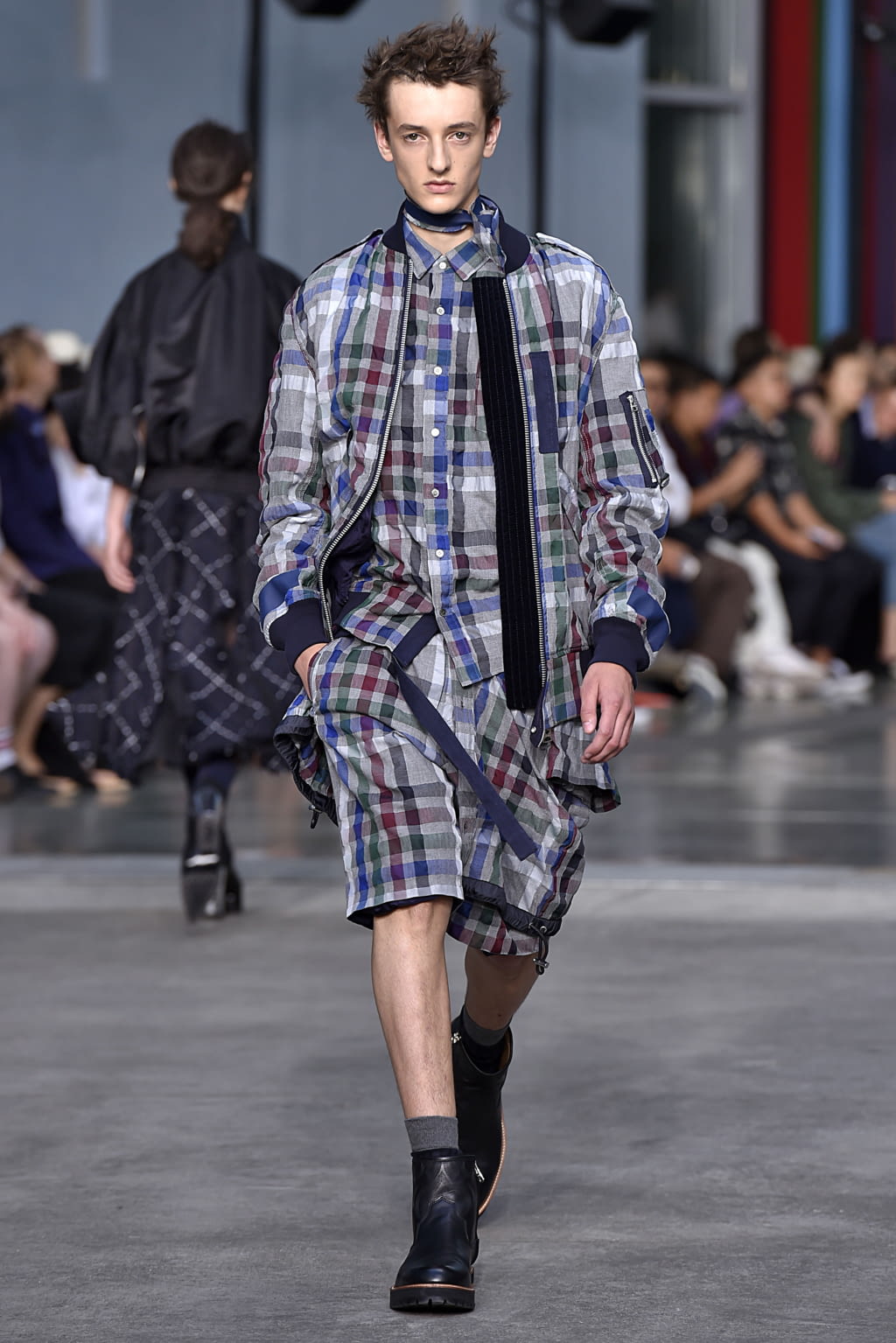 Fashion Week Paris Spring/Summer 2018 look 43 from the Sacai collection 男装