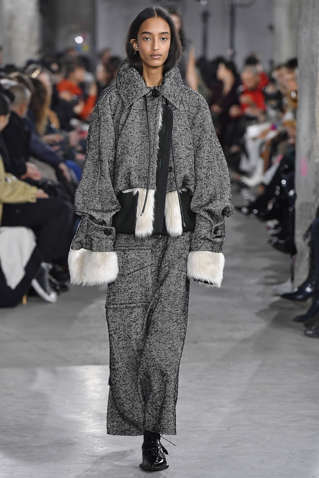 Fashion Week Paris Fall/Winter 2019 look 2 de la collection Sacai womenswear