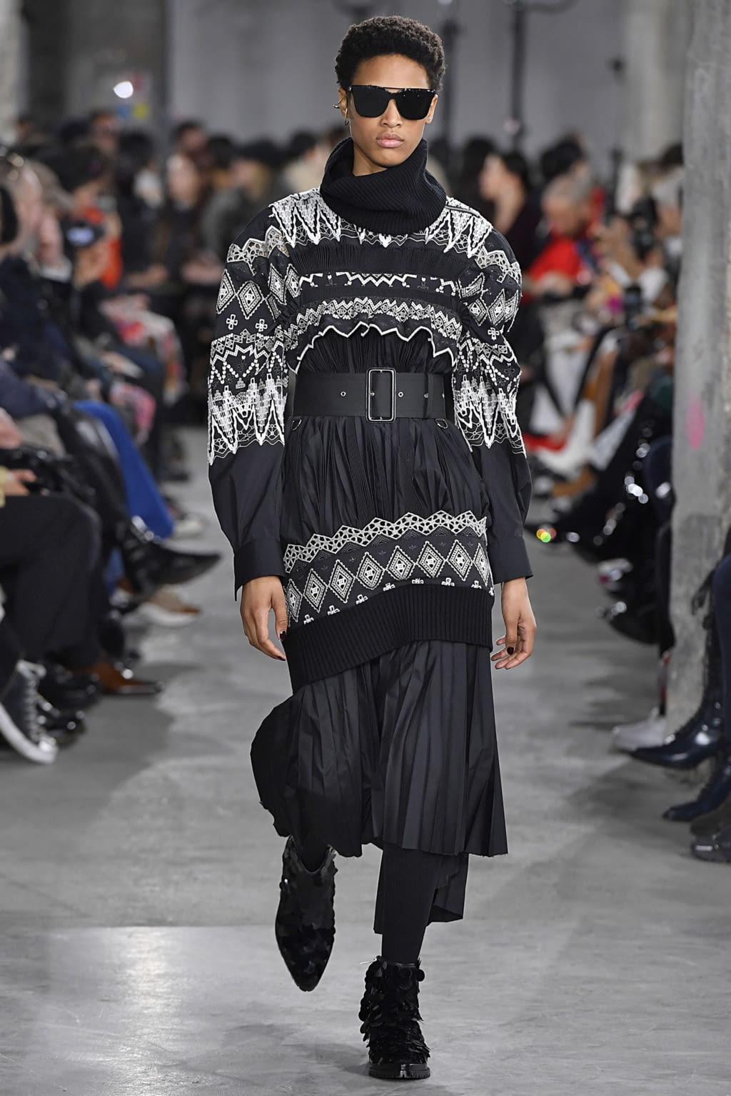 Fashion Week Paris Fall/Winter 2019 look 8 de la collection Sacai womenswear