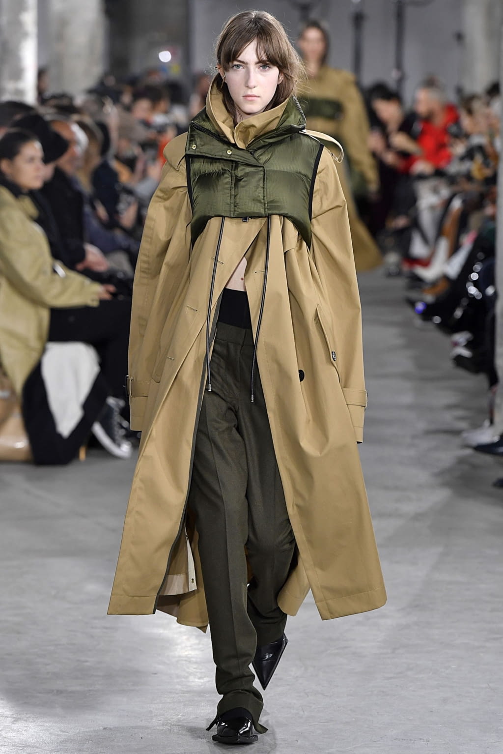Fashion Week Paris Fall/Winter 2019 look 10 de la collection Sacai womenswear