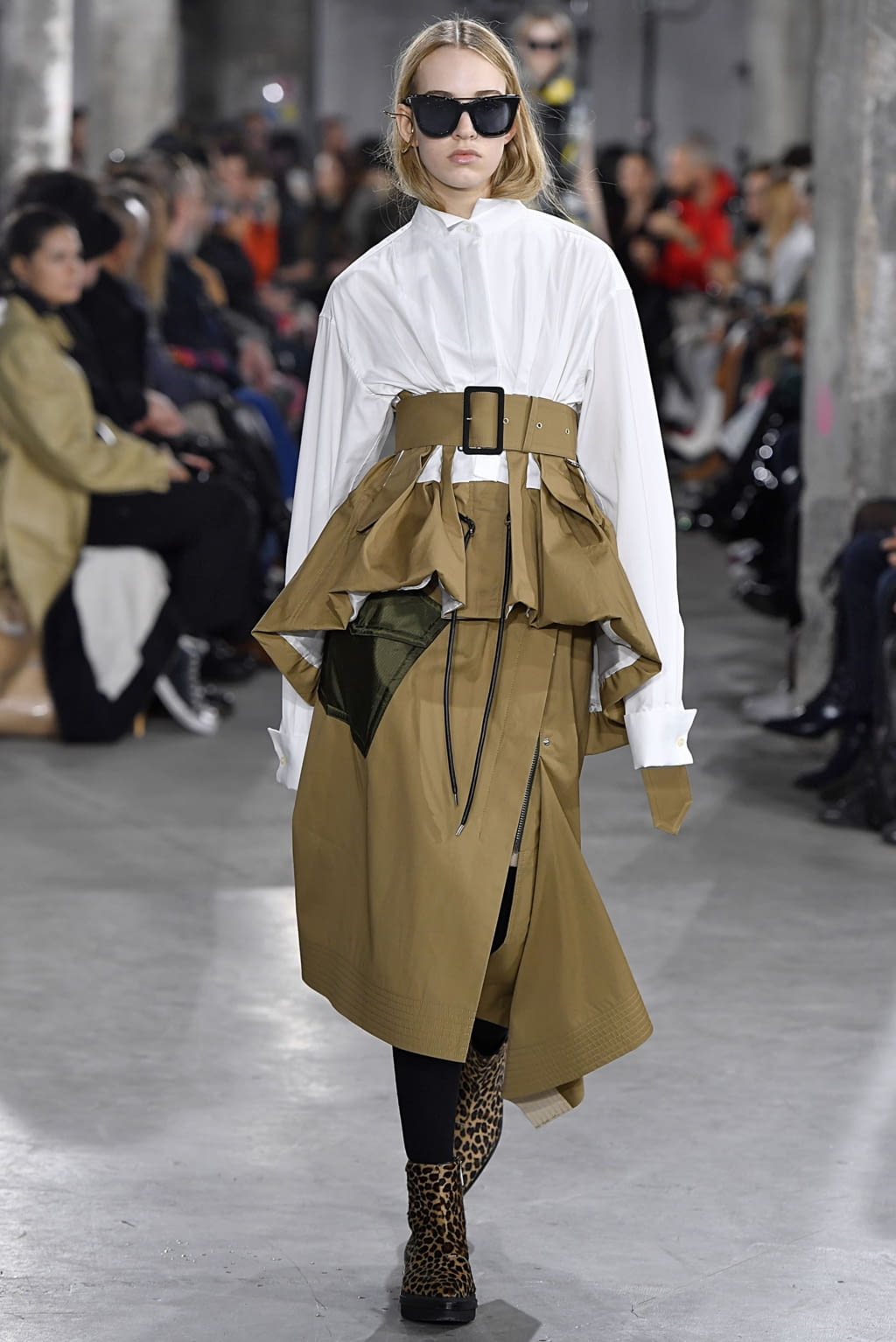 Fashion Week Paris Fall/Winter 2019 look 13 de la collection Sacai womenswear
