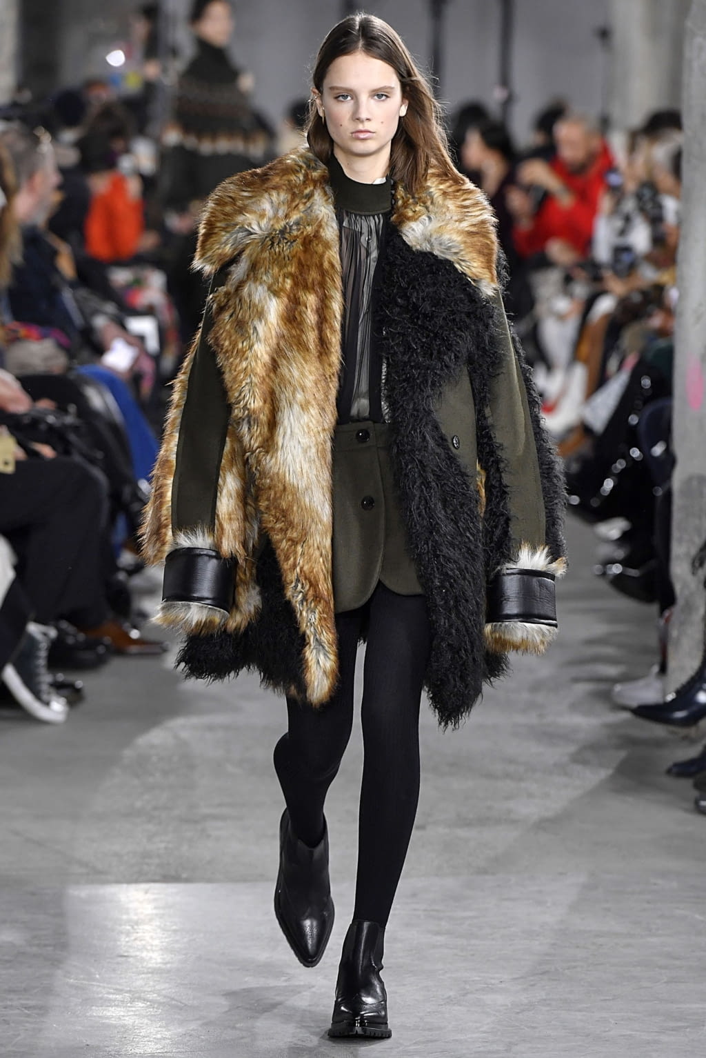 Fashion Week Paris Fall/Winter 2019 look 27 from the Sacai collection 女装