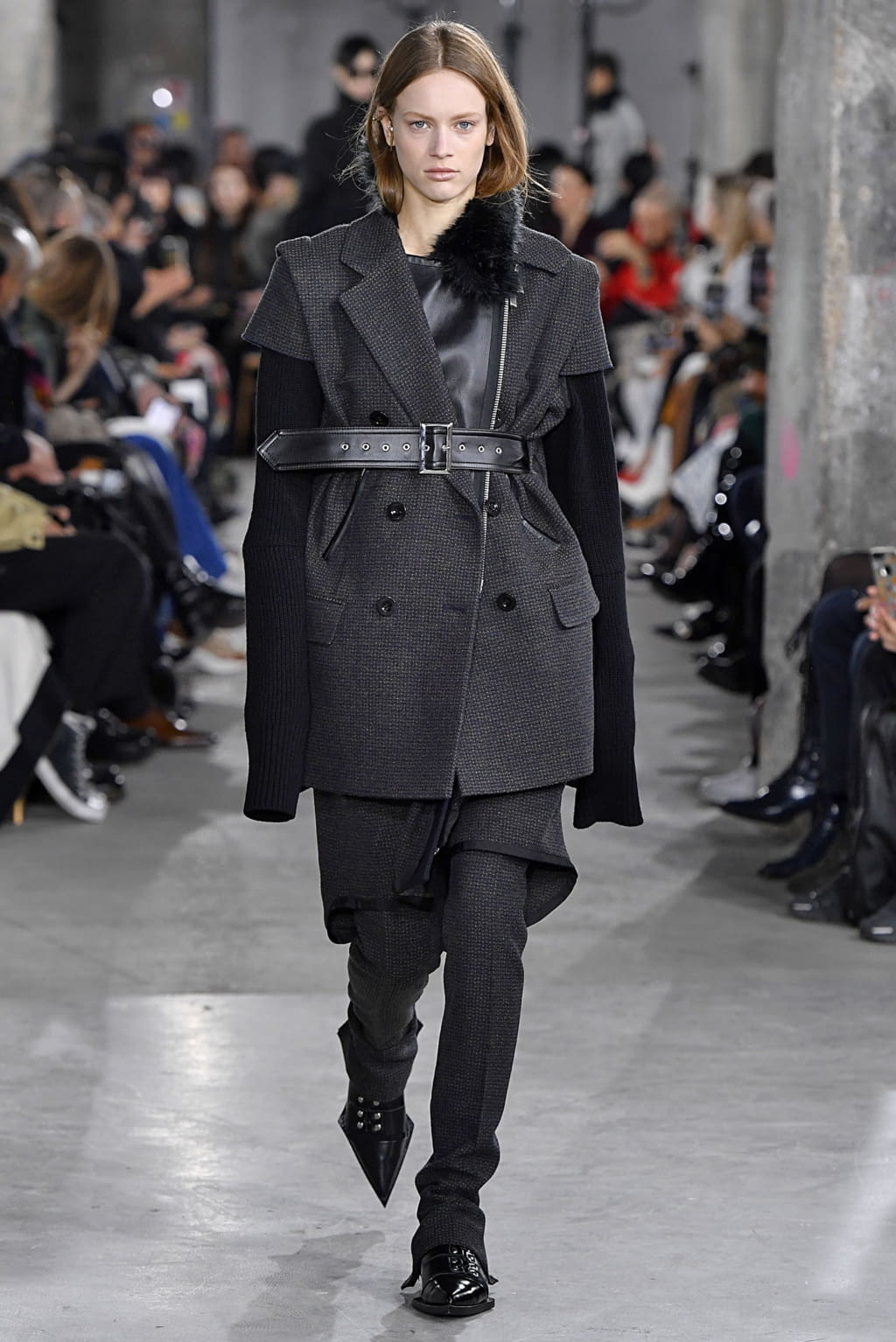 Fashion Week Paris Fall/Winter 2019 look 36 from the Sacai collection womenswear