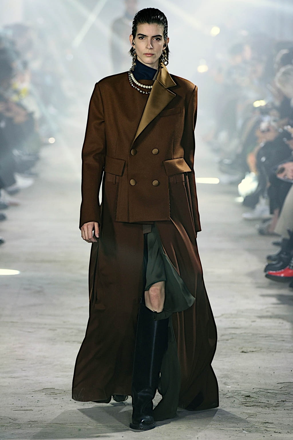 Fashion Week Paris Fall/Winter 2020 look 2 from the Sacai collection womenswear