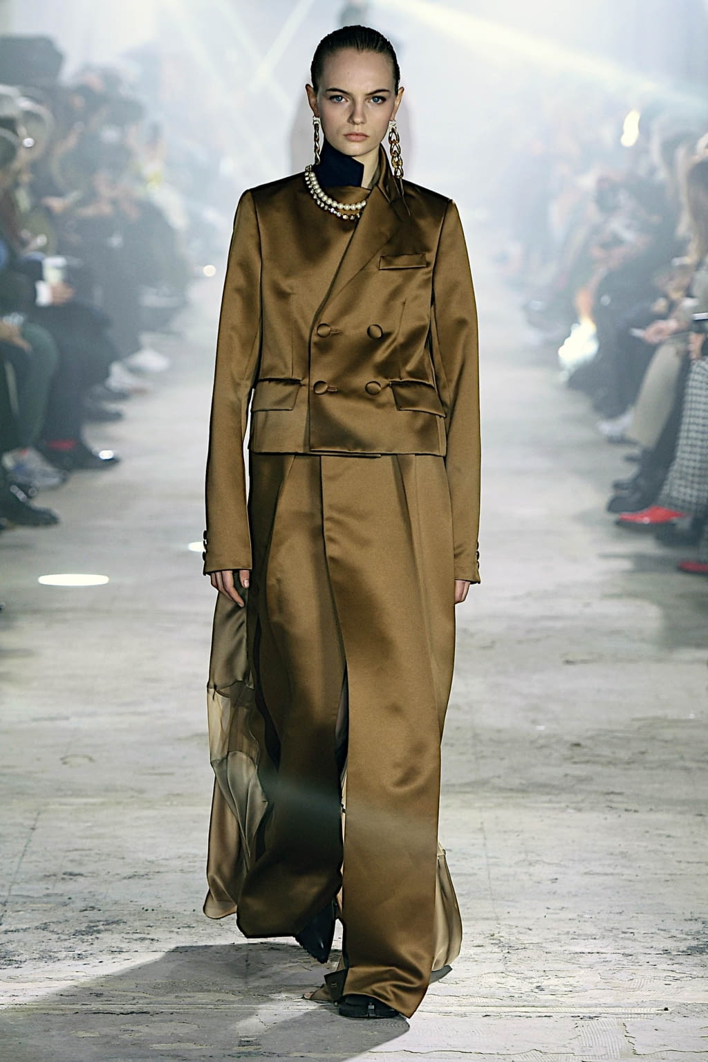Fashion Week Paris Fall/Winter 2020 look 4 from the Sacai collection 女装