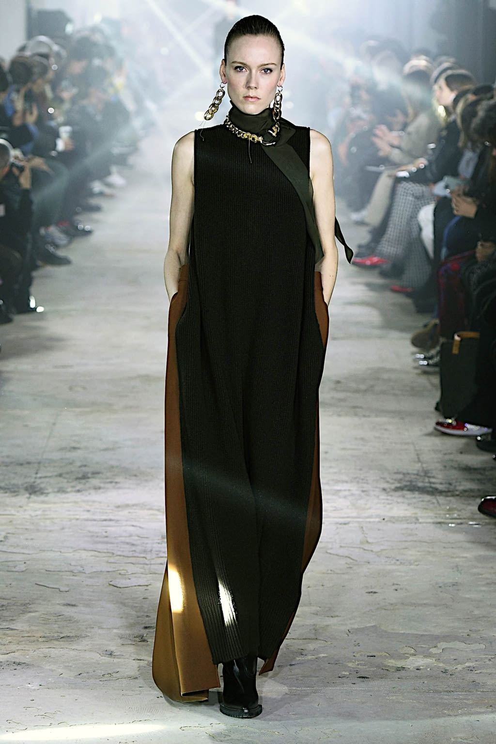 Fashion Week Paris Fall/Winter 2020 look 7 de la collection Sacai womenswear