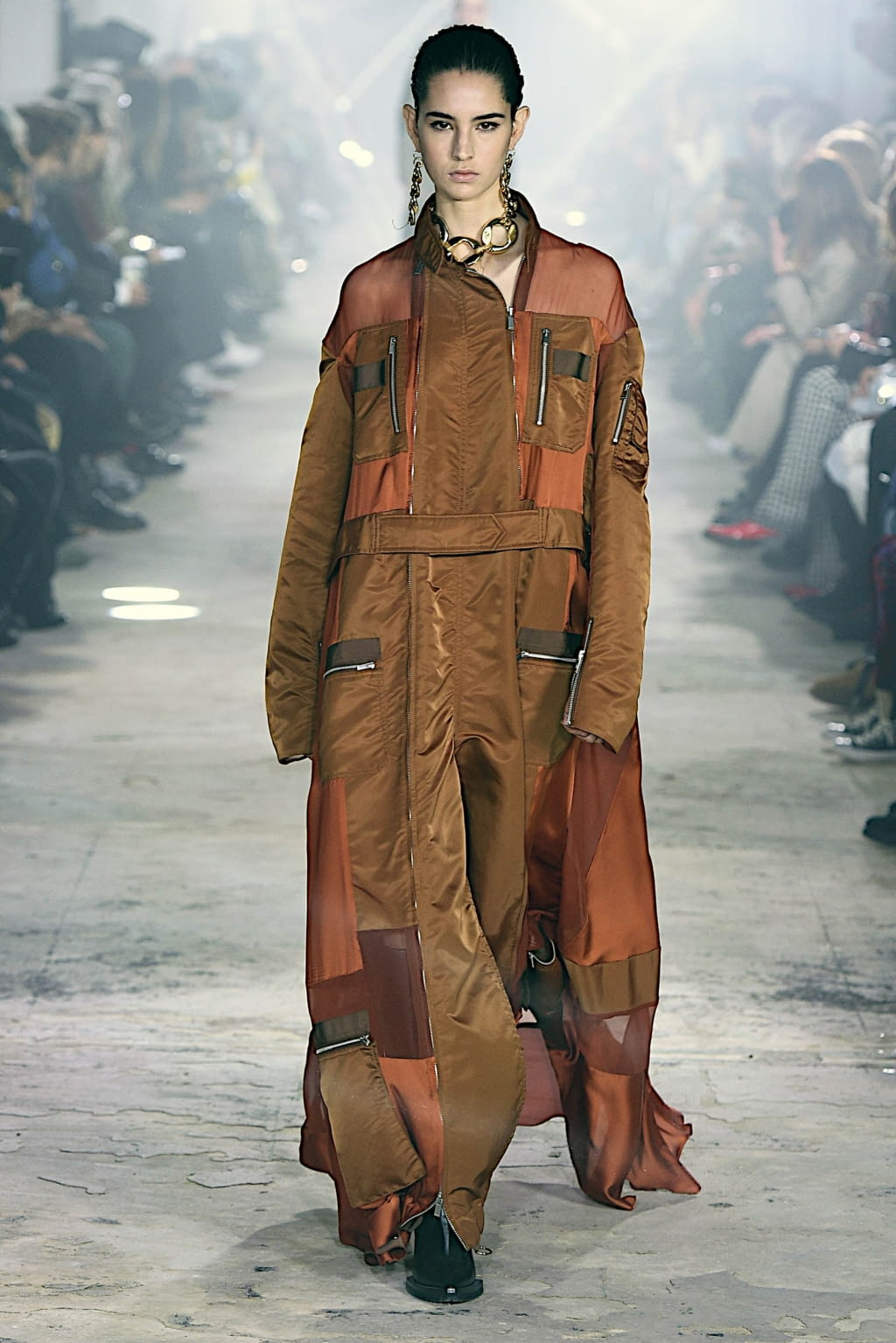 Fashion Week Paris Fall/Winter 2020 look 13 from the Sacai collection womenswear