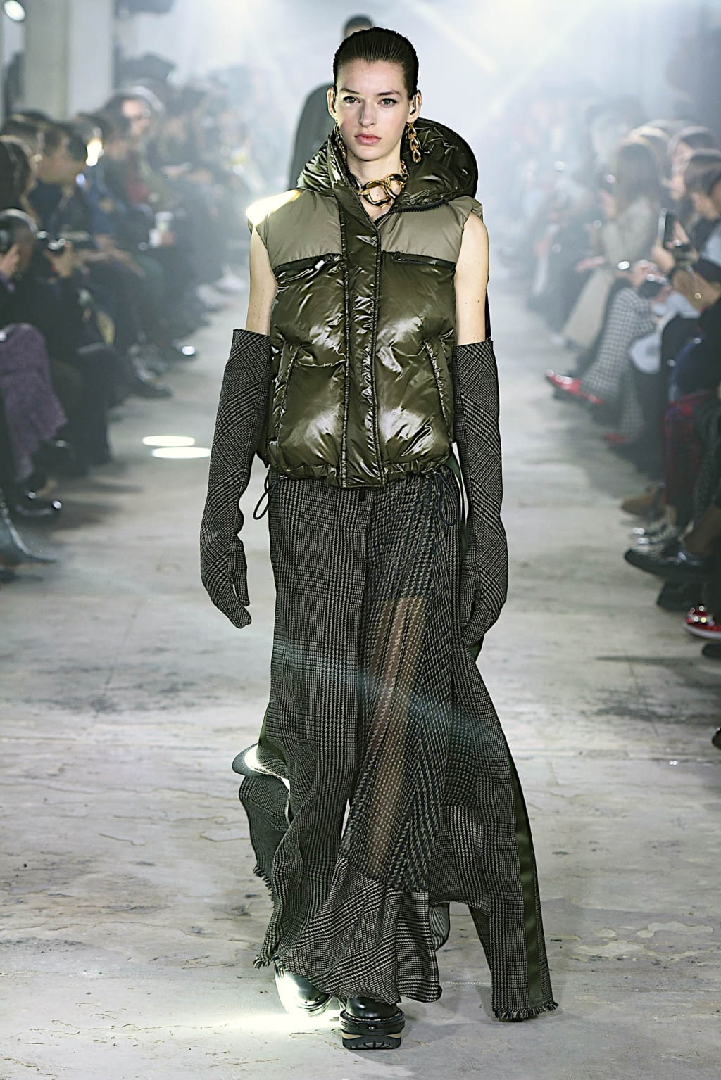 Fashion Week Paris Fall/Winter 2020 look 15 de la collection Sacai womenswear