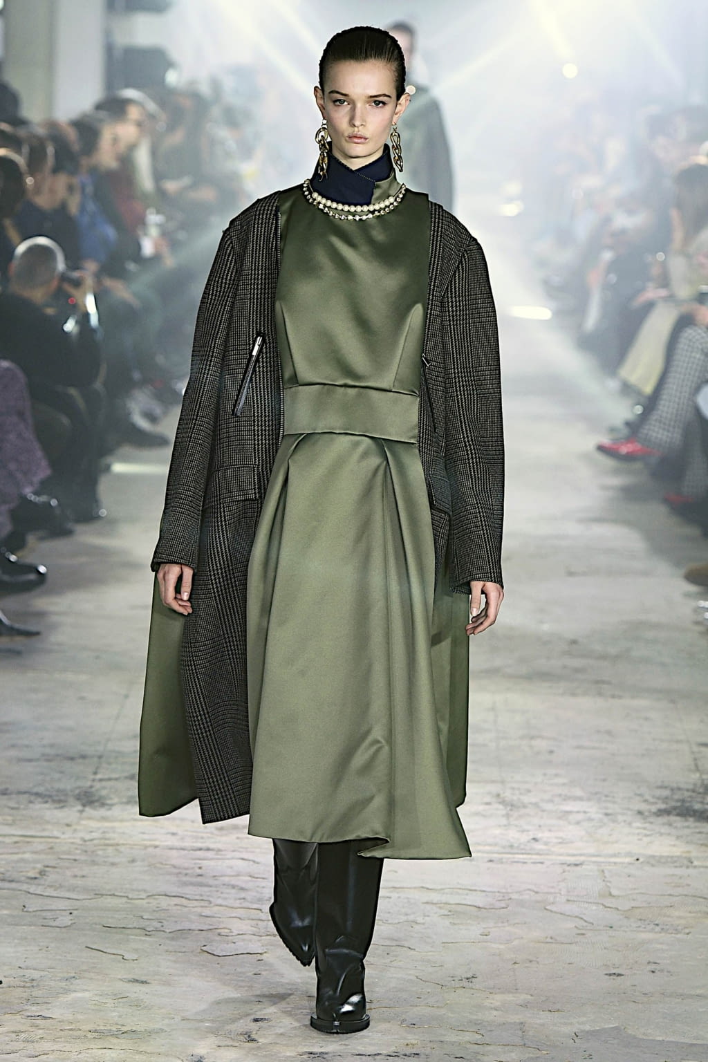 Fashion Week Paris Fall/Winter 2020 look 16 from the Sacai collection 女装