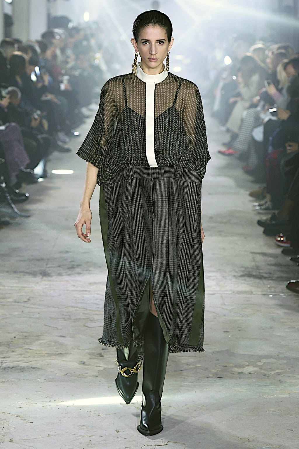 Fashion Week Paris Fall/Winter 2020 look 20 de la collection Sacai womenswear