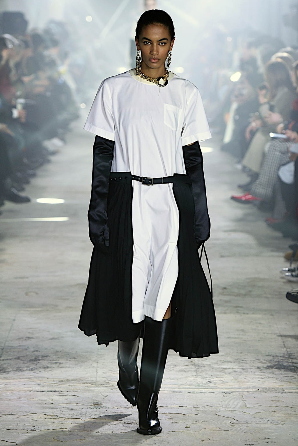 Fashion Week Paris Fall/Winter 2020 look 26 de la collection Sacai womenswear
