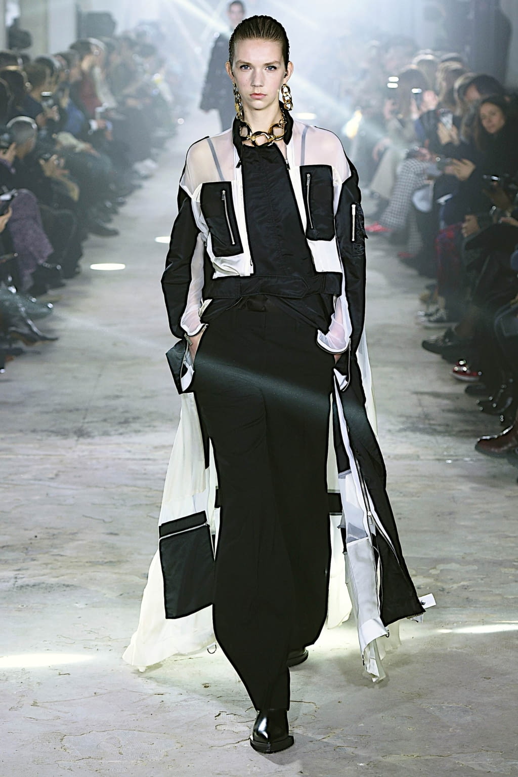 Fashion Week Paris Fall/Winter 2020 look 28 de la collection Sacai womenswear
