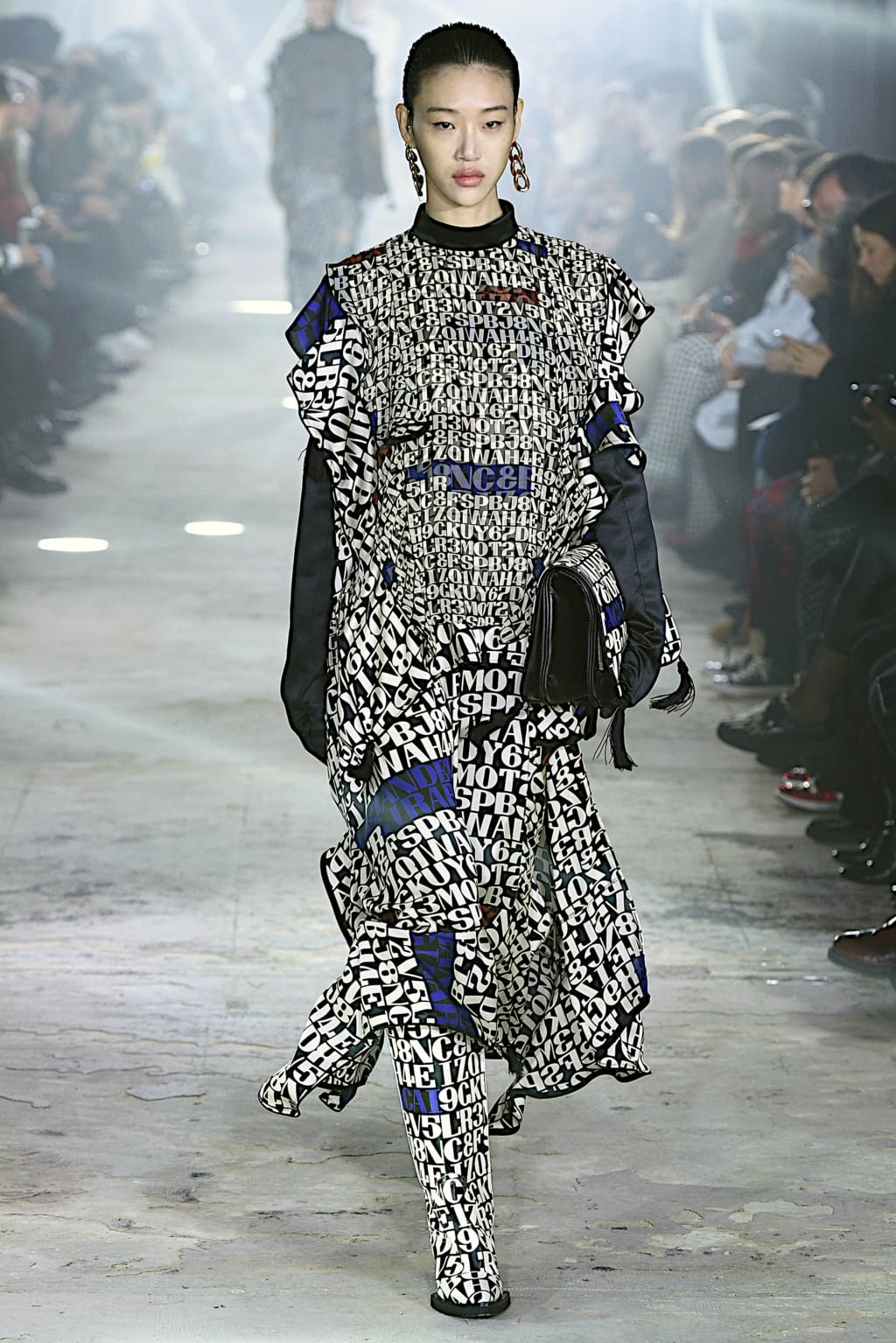 Fashion Week Paris Fall/Winter 2020 look 30 from the Sacai collection 女装