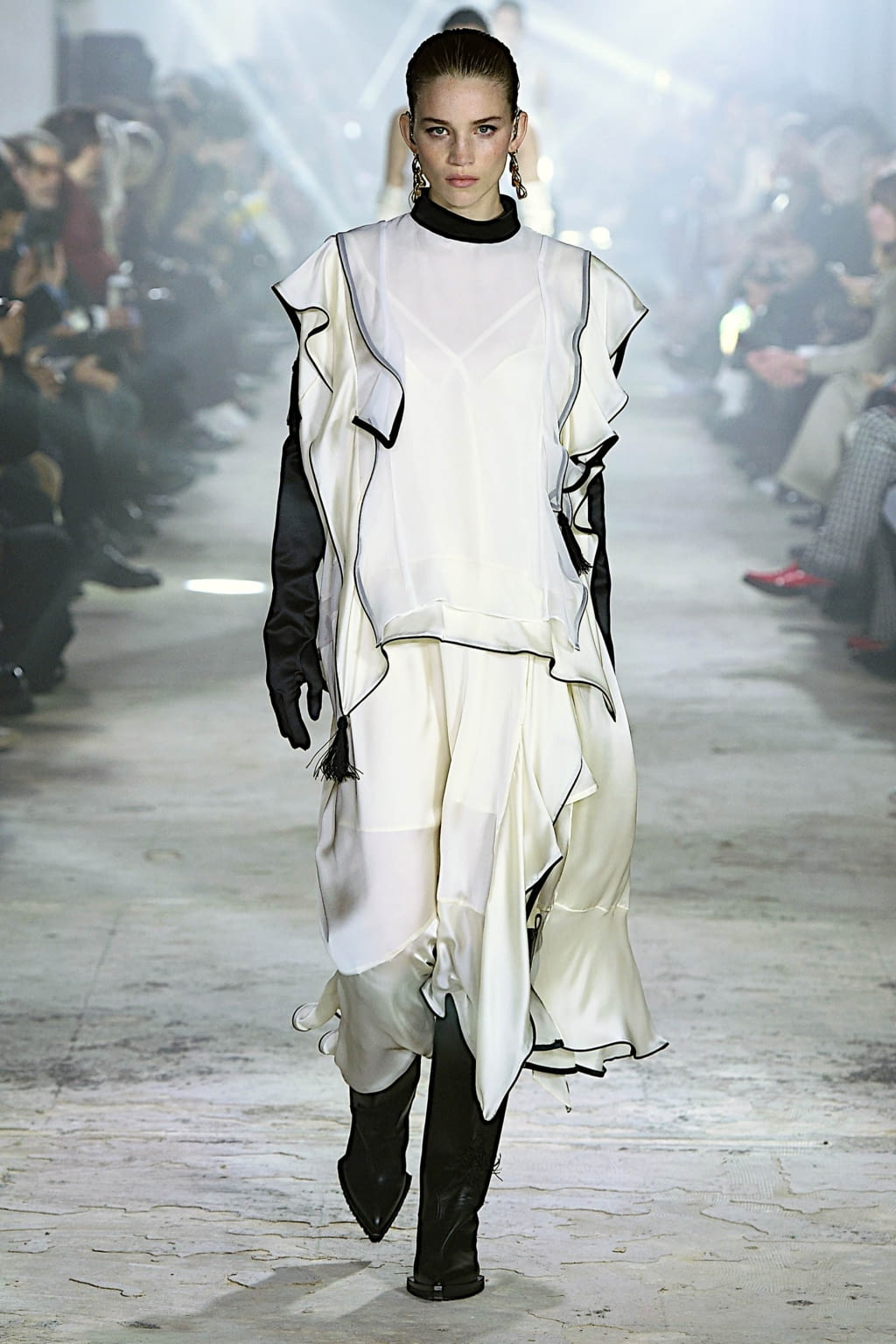 Fashion Week Paris Fall/Winter 2020 look 32 de la collection Sacai womenswear
