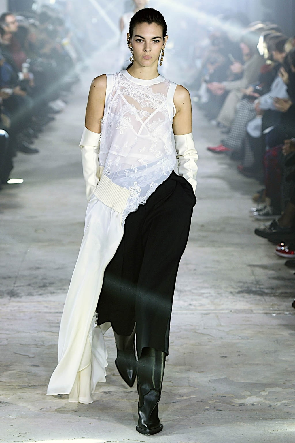 Fashion Week Paris Fall/Winter 2020 look 33 de la collection Sacai womenswear