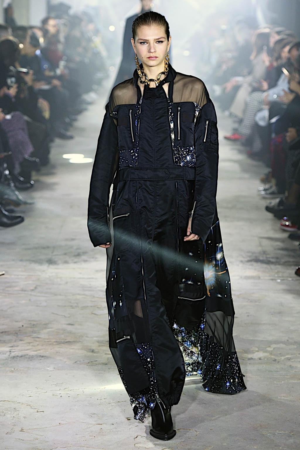 Fashion Week Paris Fall/Winter 2020 look 37 from the Sacai collection 女装
