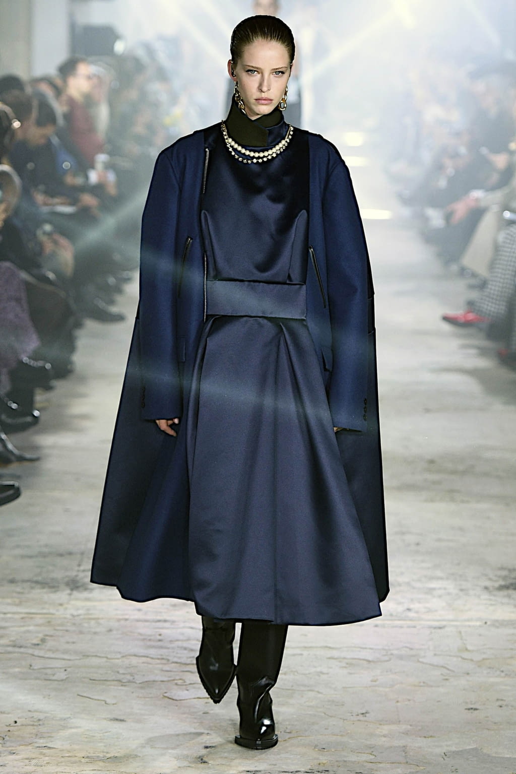 Fashion Week Paris Fall/Winter 2020 look 38 from the Sacai collection 女装
