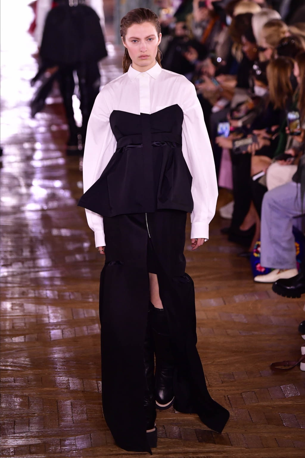 Fashion Week Paris Fall/Winter 2022 look 5 de la collection Sacai womenswear