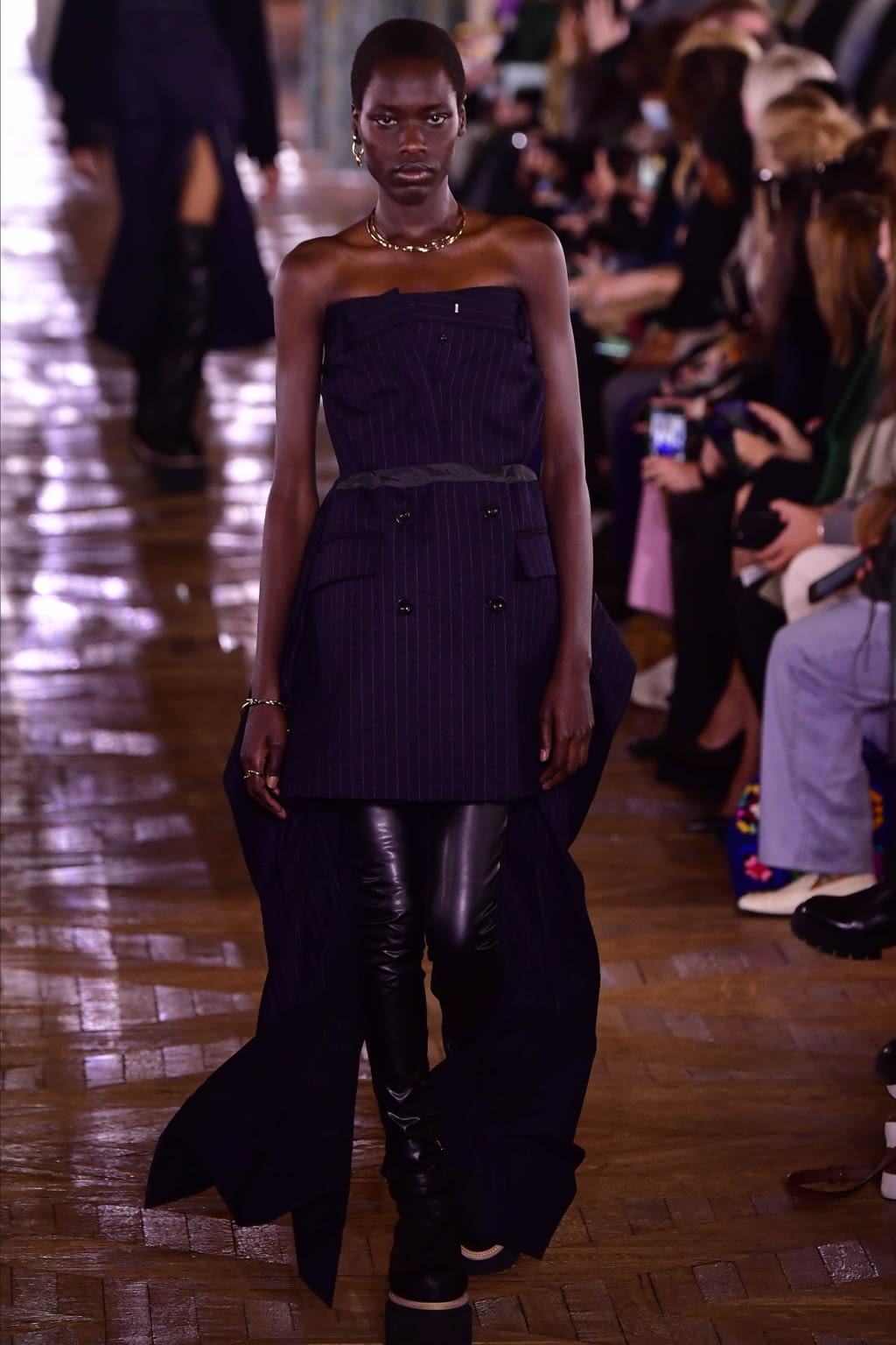 Fashion Week Paris Fall/Winter 2022 look 10 de la collection Sacai womenswear